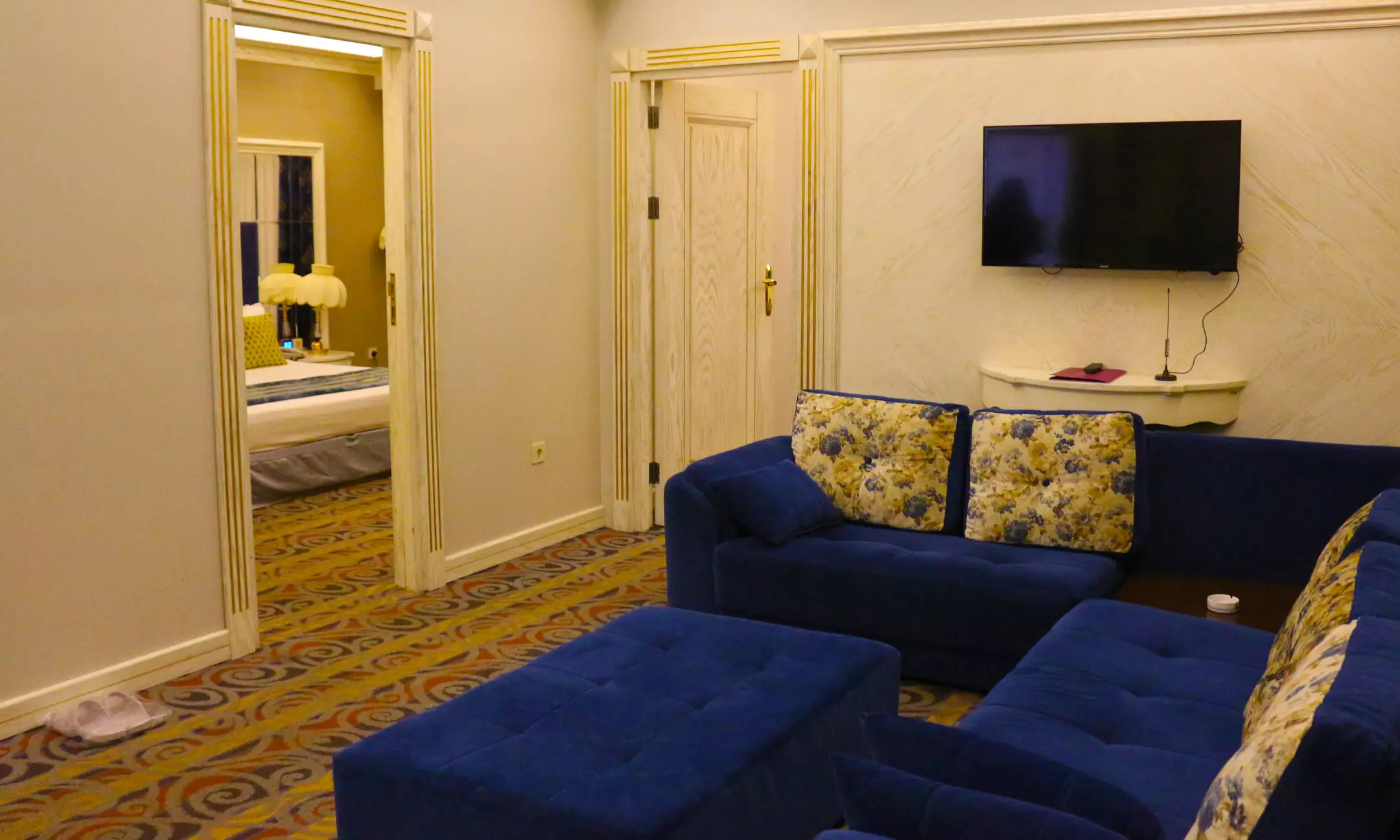 Alibaba https://cdn.alibaba.ir/ostorage/hotel-accommodation-images/69676c506b43e2b9afa3bdcc_سوئیت رویال.webp